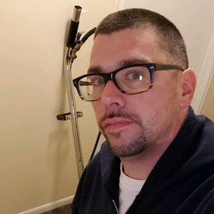 Meet your Posher, Dennis